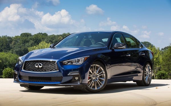 L’Infiniti Q50 Signature et Hybride 2018 en mettent plein la vue