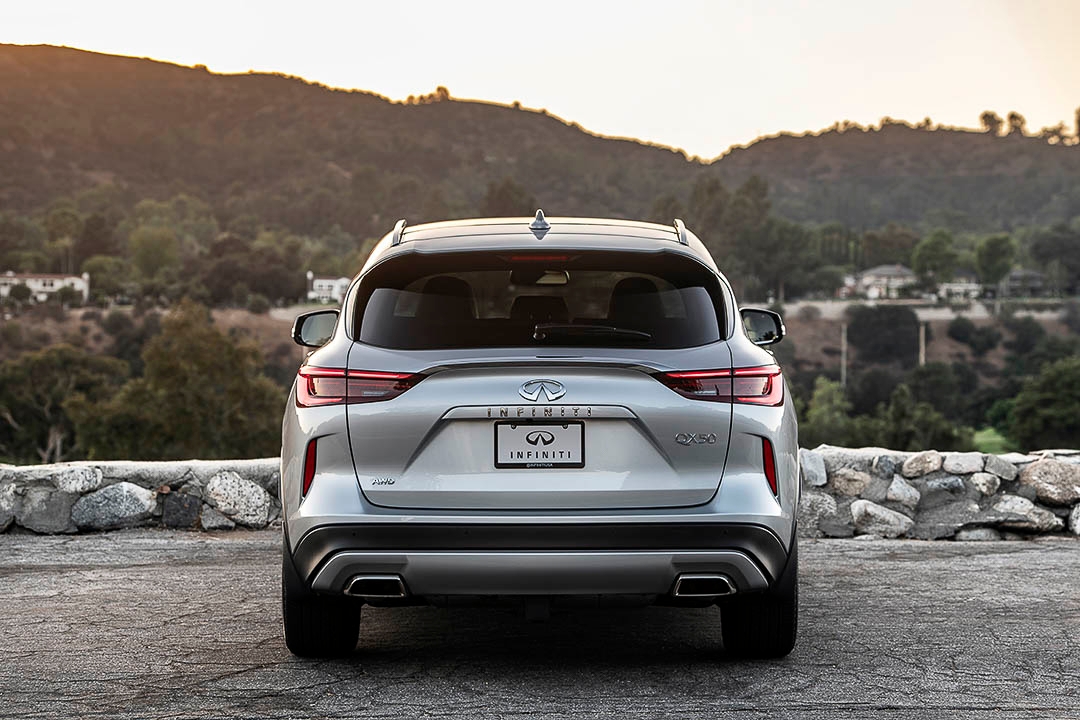 vue arrière du Infiniti QX50 2021